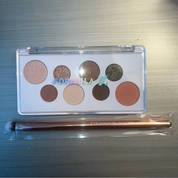 NEW Formula Z Glamgasm Pro Artistry Face & Eye Palette w/ Chica Beauty Brush - Picture 1 of 9